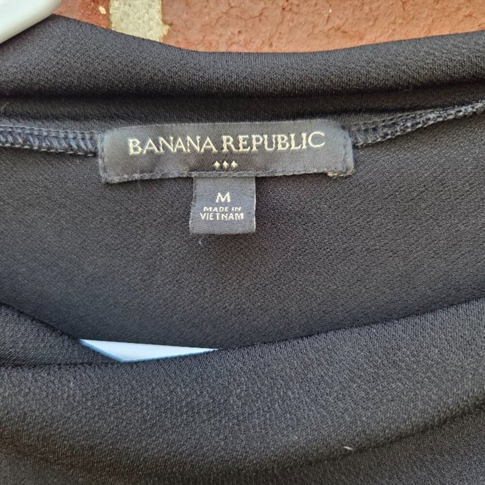 Banana Republic Black Sleeveless Top with Asymmetrical Collar - Size M - Picture 3 of 4
